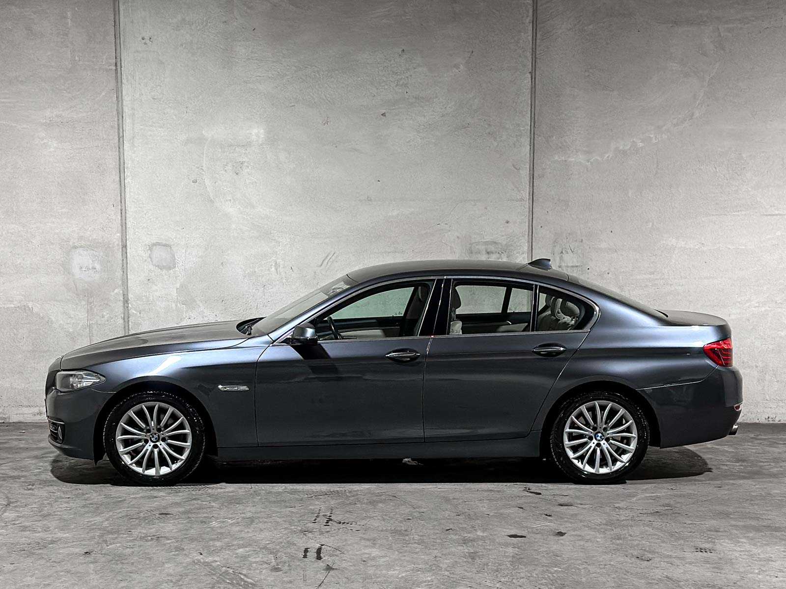 BMW 520i Luxury Edition 5-serie 181pk 2017 (Origineel-NL), NP-432-L