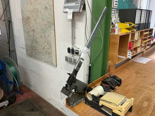 Mubea Presse à table