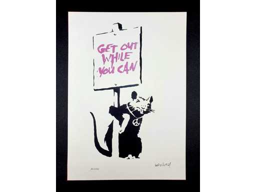Banksy (geboren in 1974), gebaseerd op - Get out while you Can