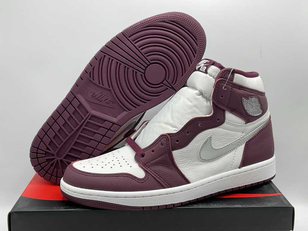 Nike Air Jordan 1 Retro High OG Bordeaux Sneakers 42 1/2