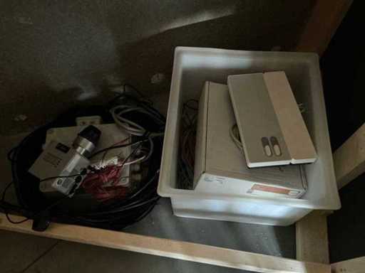 Lotto di varie componenti elettroniche