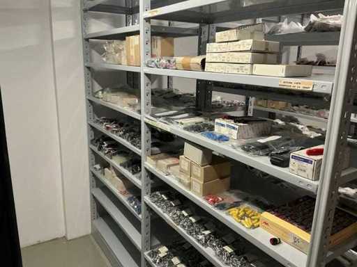 Lot de diverse echipamente de instalare