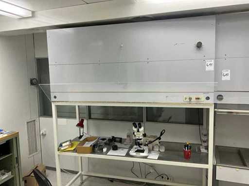 Cleanroom workbench without contents