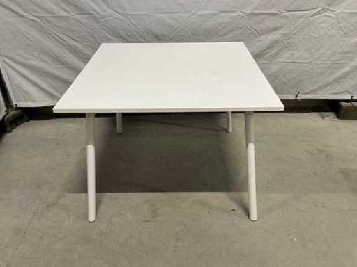 100x100x74 cm Kantinetafel