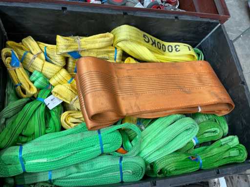 Batch of various lifting straps