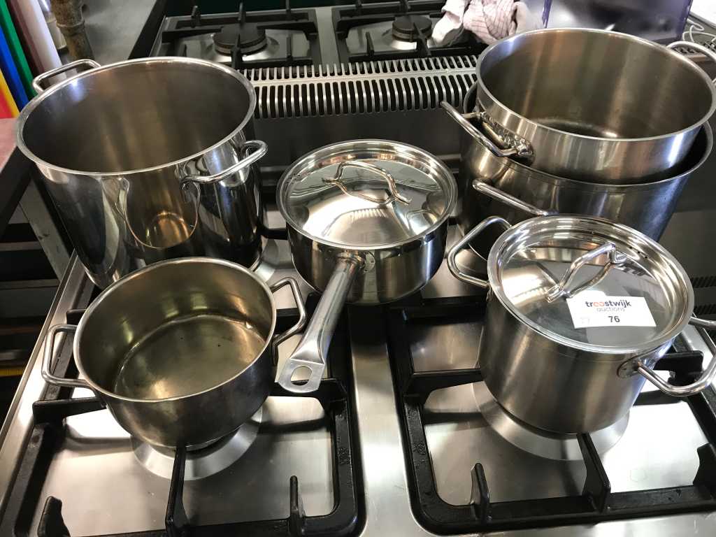 Various cooking pots (6x)