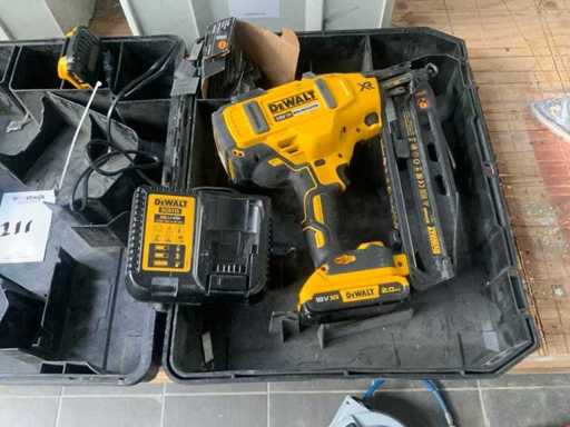 La pistola a chiodi Walt DCN660 tipo 2 Battery