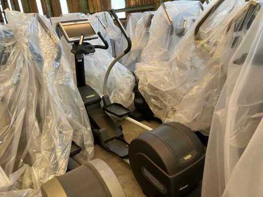 TECHNOGYM - Excite Synchro 700 Unity 2 - Black - Elliptical Trainer