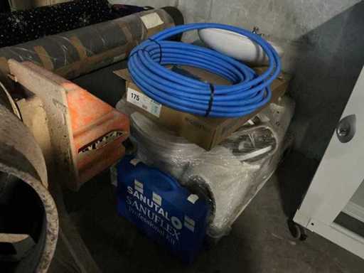 Batch of various sanitary facilities