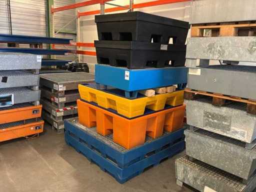 Stahllattenboden mit Tropfschale (7x)