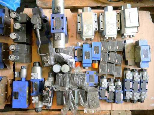 Rexroth - Large série de vannes de contrôle/contrôle directionnel incluant bouchons d’accouplement, accessoires