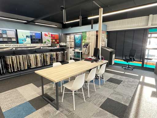 Vergadertafel met 5 Crassevig stoelen