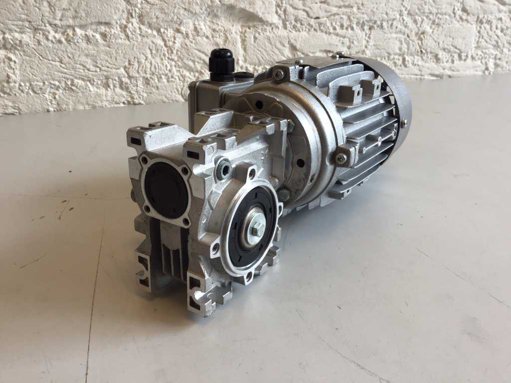CHT CHT 56B4 Electric Motor with Right Angle Coupling