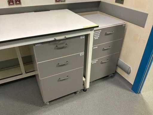 Benchtop cabinets (2x)