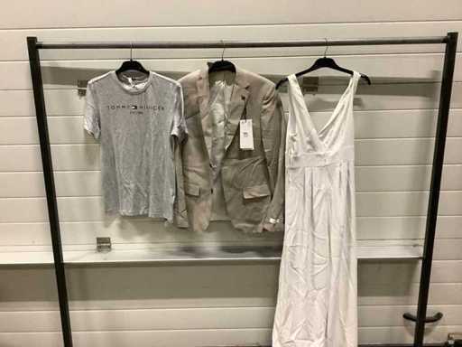 Paletten-Branded-Kleidung (334x)