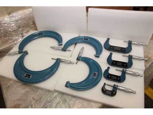 FREUTEK SDM0056 Set of 8x Millesimal External Micrometers 0-200 x 0.001 mm