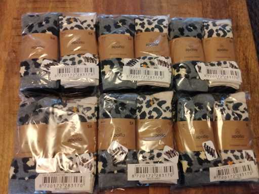 Une paire de chaussettes de femme. (60x)