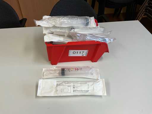 Block syringes for laryngeal tubes