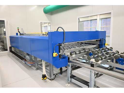2019 Benteler Layup Glas Assembly Unit met Conveyor en Batch Conveyor ball roller Table for glas loading (C)