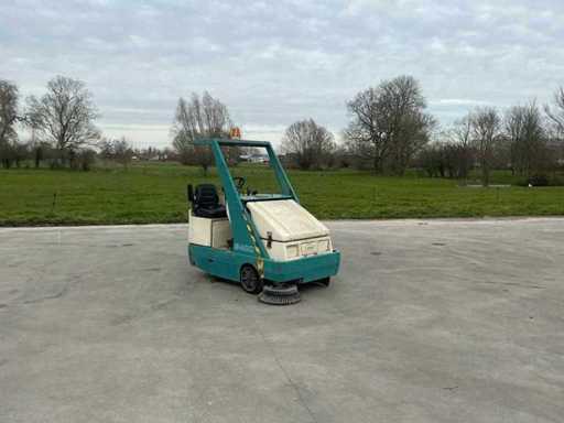 1998 Tennant 64000 Self-propelled sweeper