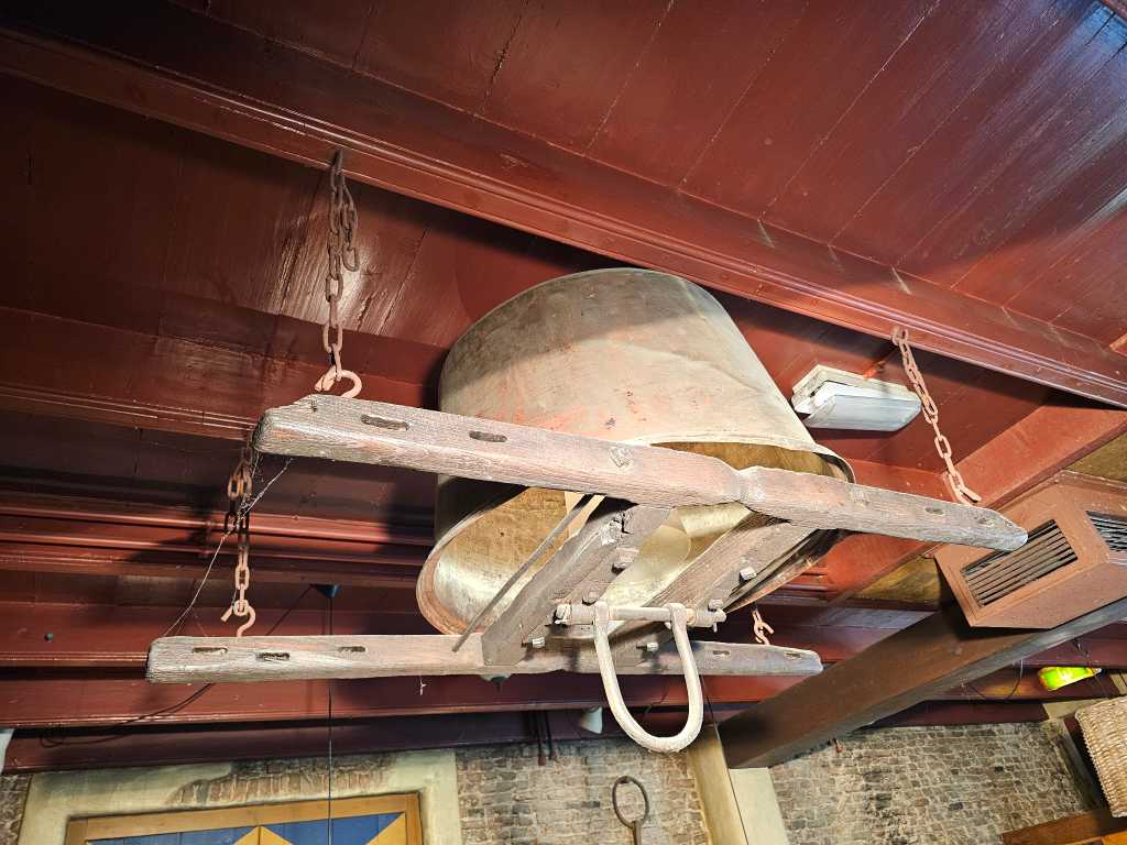 Vintage koperen ketel met lamp