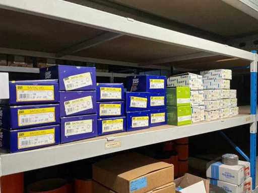 Various boxes of sandpaper (30x)