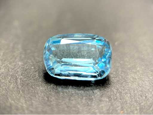 Topaz albastră 8,57 carate naturală