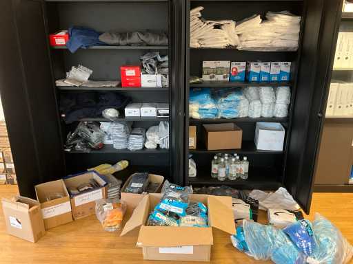 Grand lot de vêtements et d’accessoires de travail variés