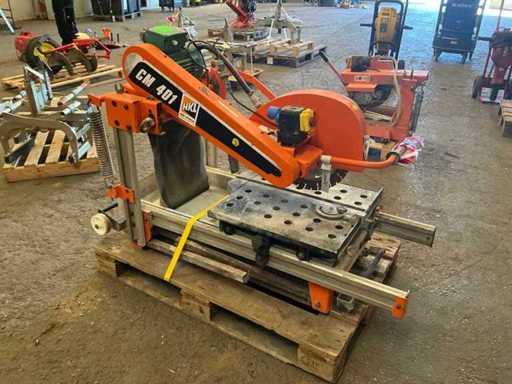 2017 NORTON CM 401 Saw table, defective
