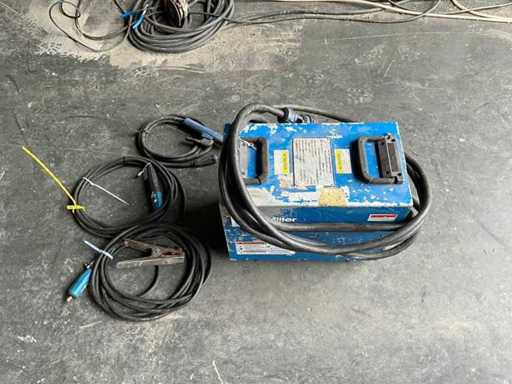 Macchina per saldatura a elettrodi Miller XMTC 300 CC/CV
