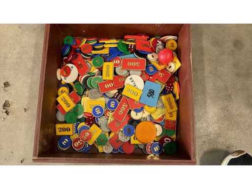 Boîte en bois avec des jetons de roulette