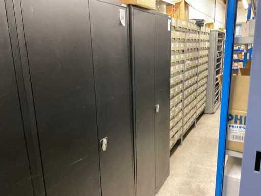 Kast met Elektromateriaal