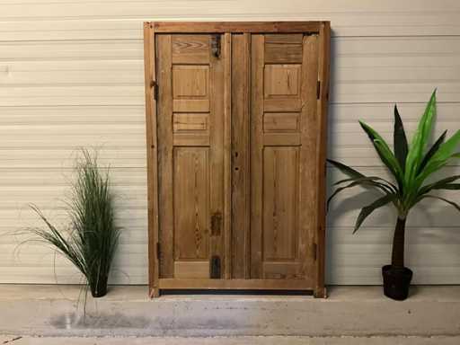 Decorative wooden partition wall "Door"