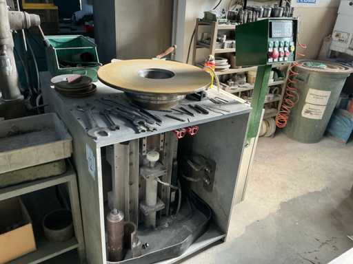 Vulmachine voor slijpwielen