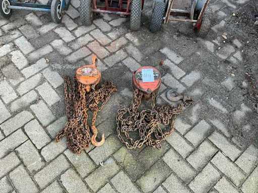 Chain hoist (2x)