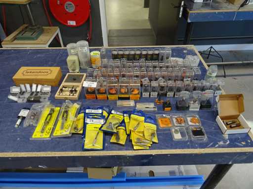 Lotto di teste di fresatura e lame