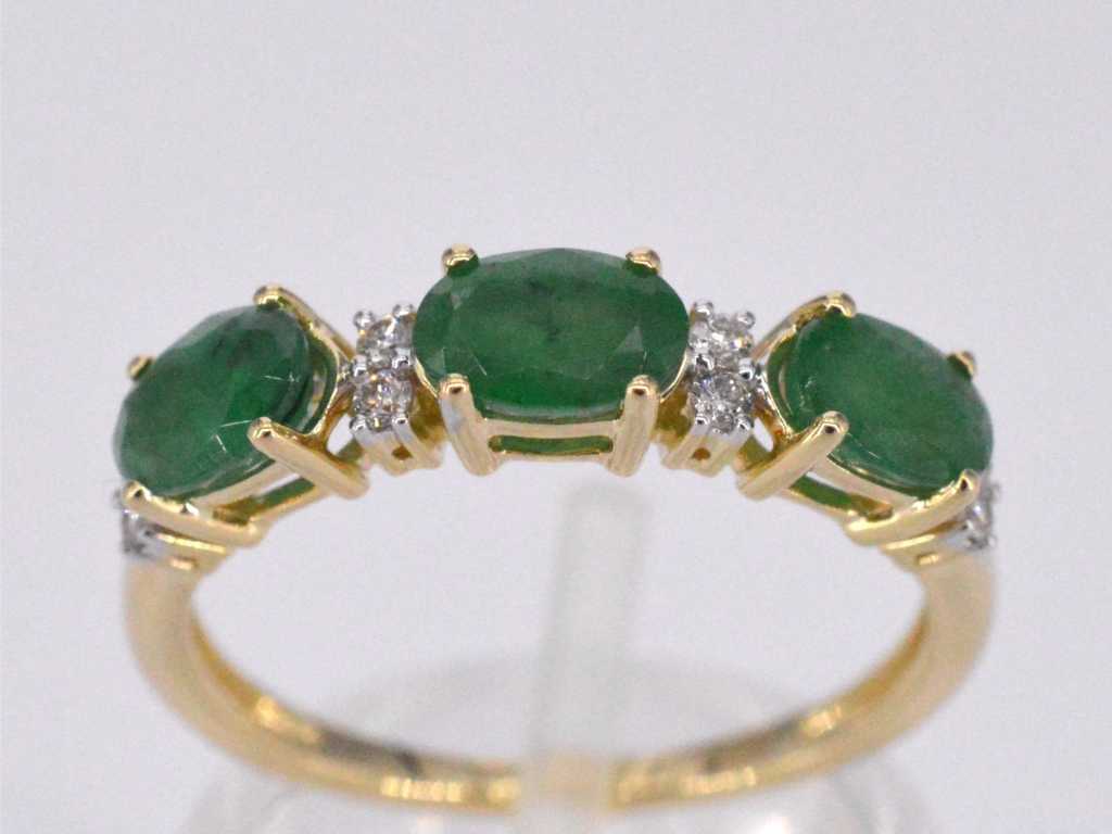 Gouden ring met diamanten en smaragd