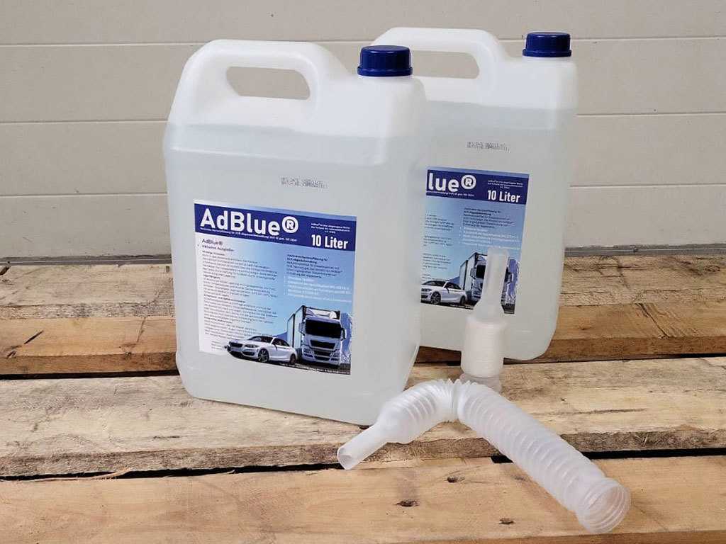 100 x AdBlue 10 liter container/jerrycan (1000 liter) voor auto's en vrachtwagens
