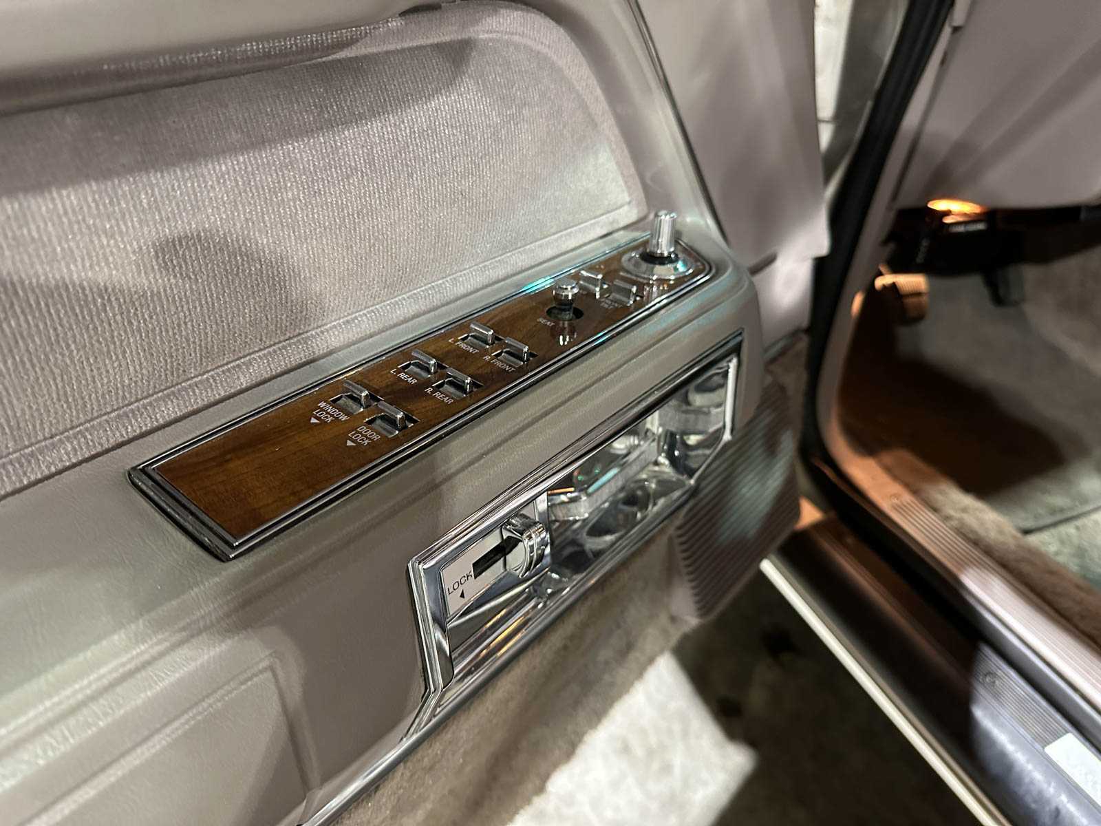 Lincoln Town Car 4.9 V8 Signature SD 160pk 1989, K-946-BX