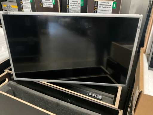 Samsung 32" Full HD Monitor (7x)