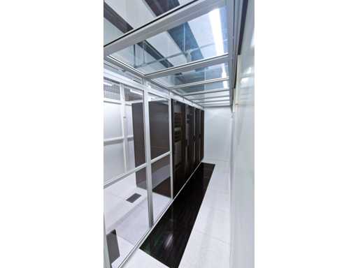 4 APC NetShelter SX Gen 2 racks – 48U netwerkopslag