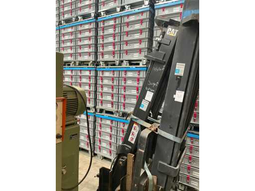 Caterpillar 5V15D40 Forklift Mast