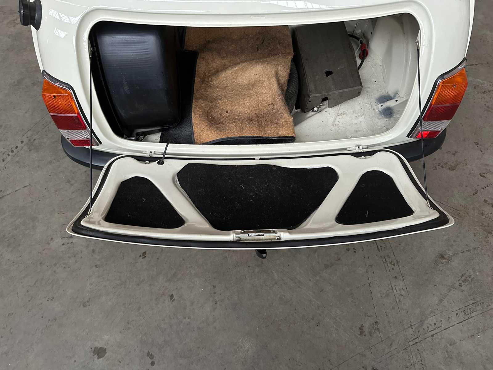 Austin Mini 1000 HLE 41pk 1984 (Origineel-NL), KS-40-RR