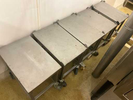 5 chariots en acier inoxydable divers