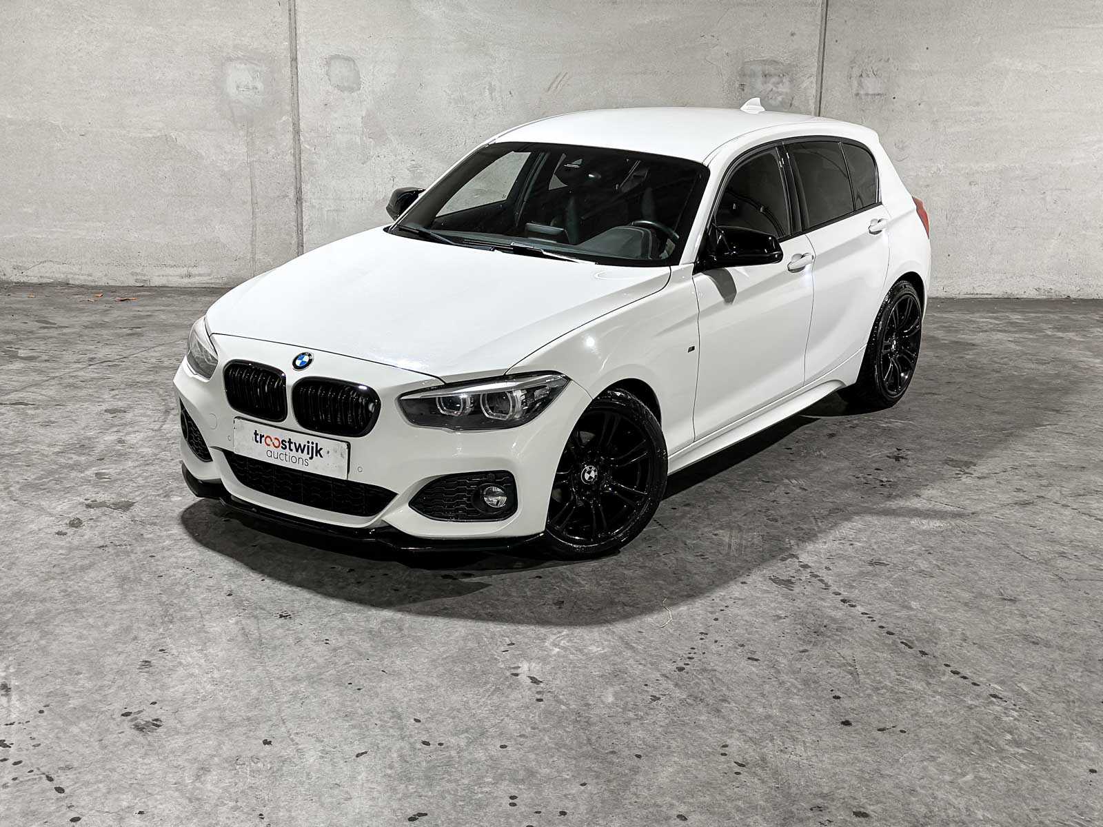 BMW 118i Edition M Sport Shadow High Executive 1-serie 134pk 2019, P-613-RT 