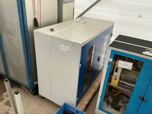 (2x) Armadio con ante a battente con finestra di visualizzazione 