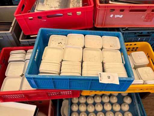 Partij porseleinen schoteltjes