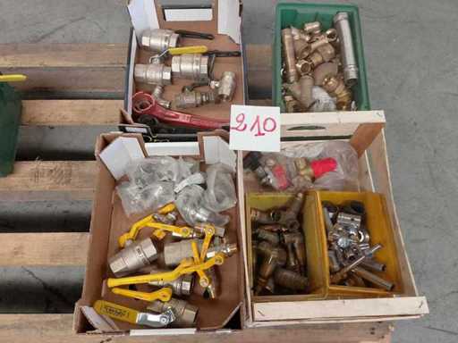 Diverse fittingen en kogelkleppen DN 32 - DN 15 messing