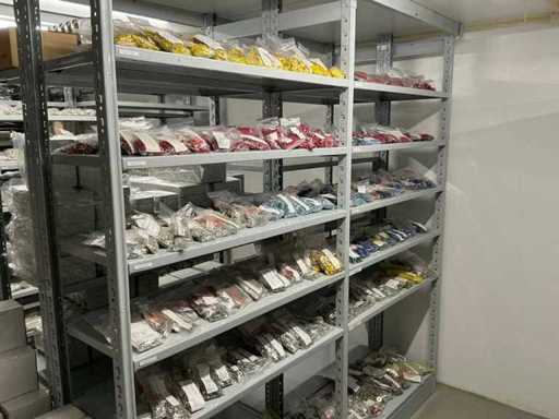 Un set de diverse anse de cablu