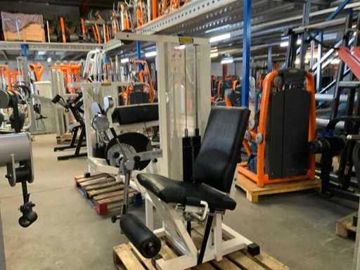 Technogym isotonic leg extension Krachtstation